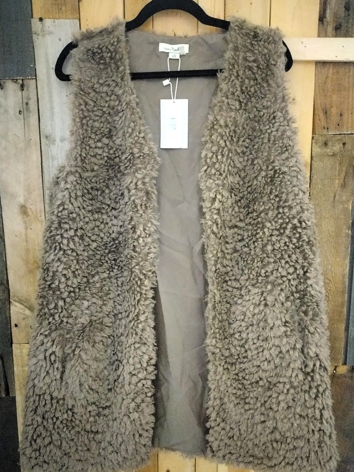 Women's Faux Fur Vest Size L/XL New with Tags