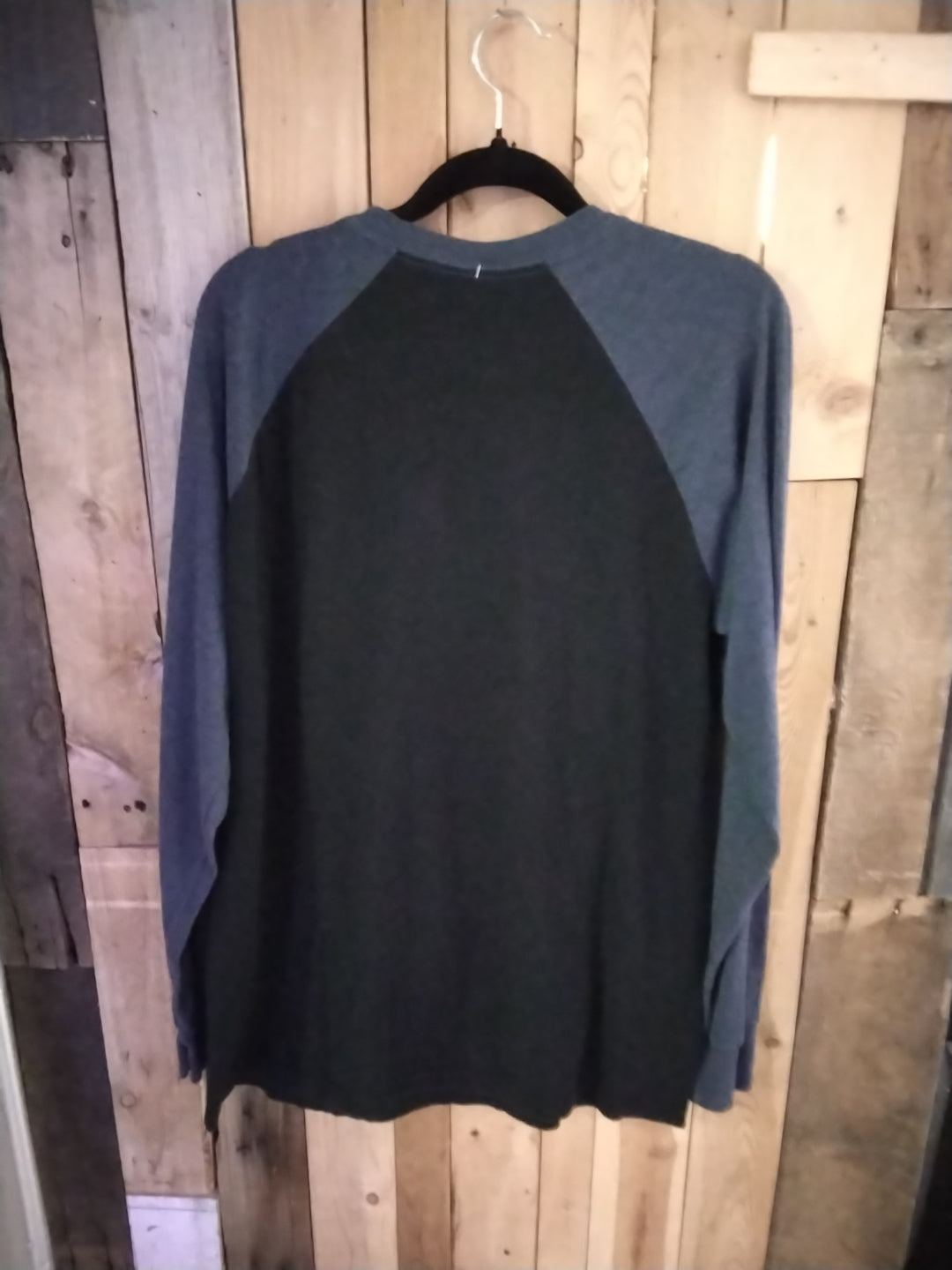 Lynyrd Skynyrd raglan sleeve tee size large