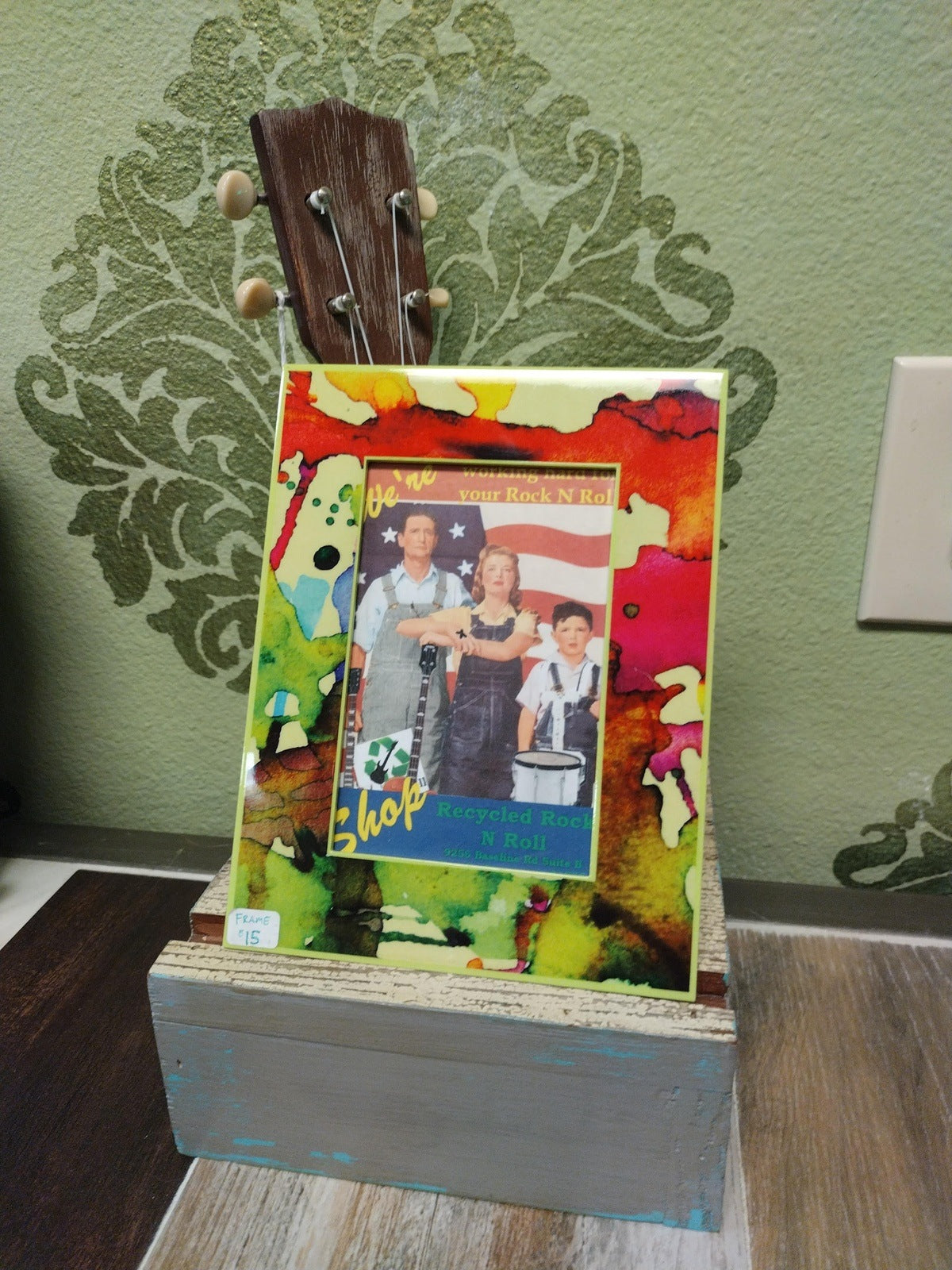 Ukulele Frame Holder