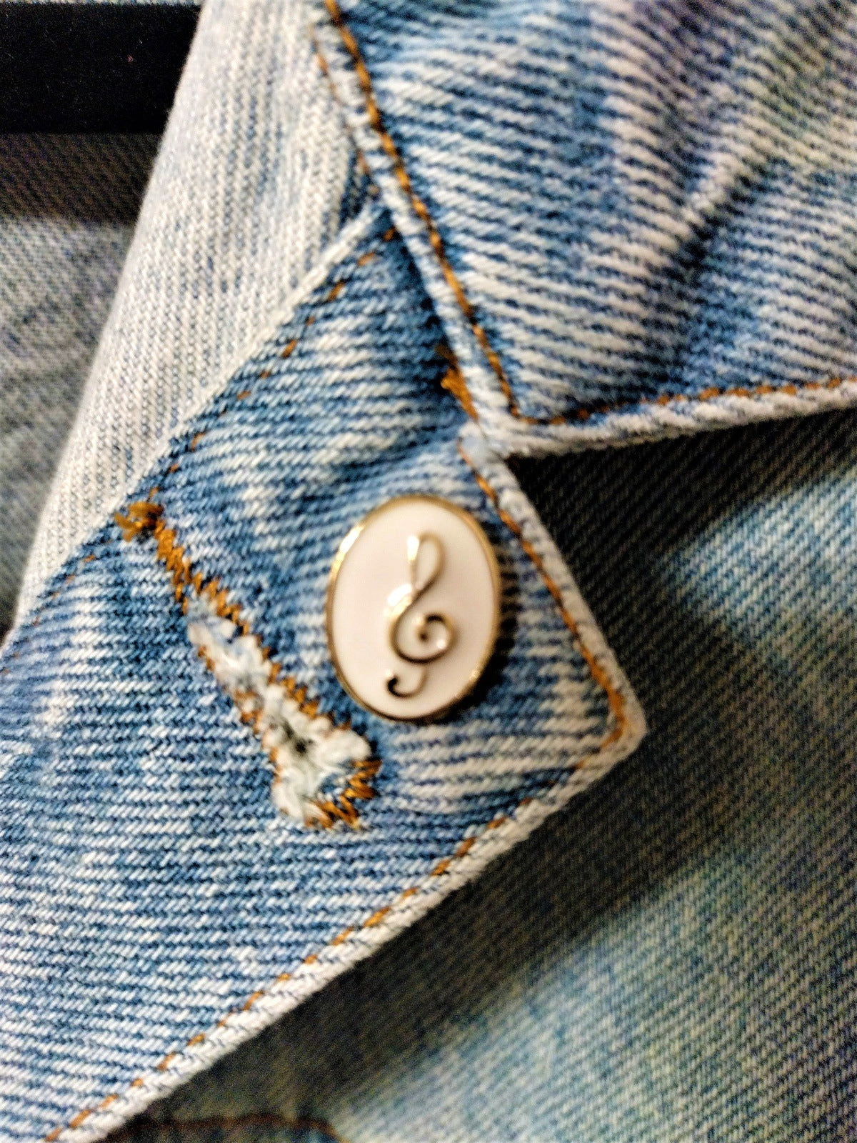 Treble Clef Lapel Pin