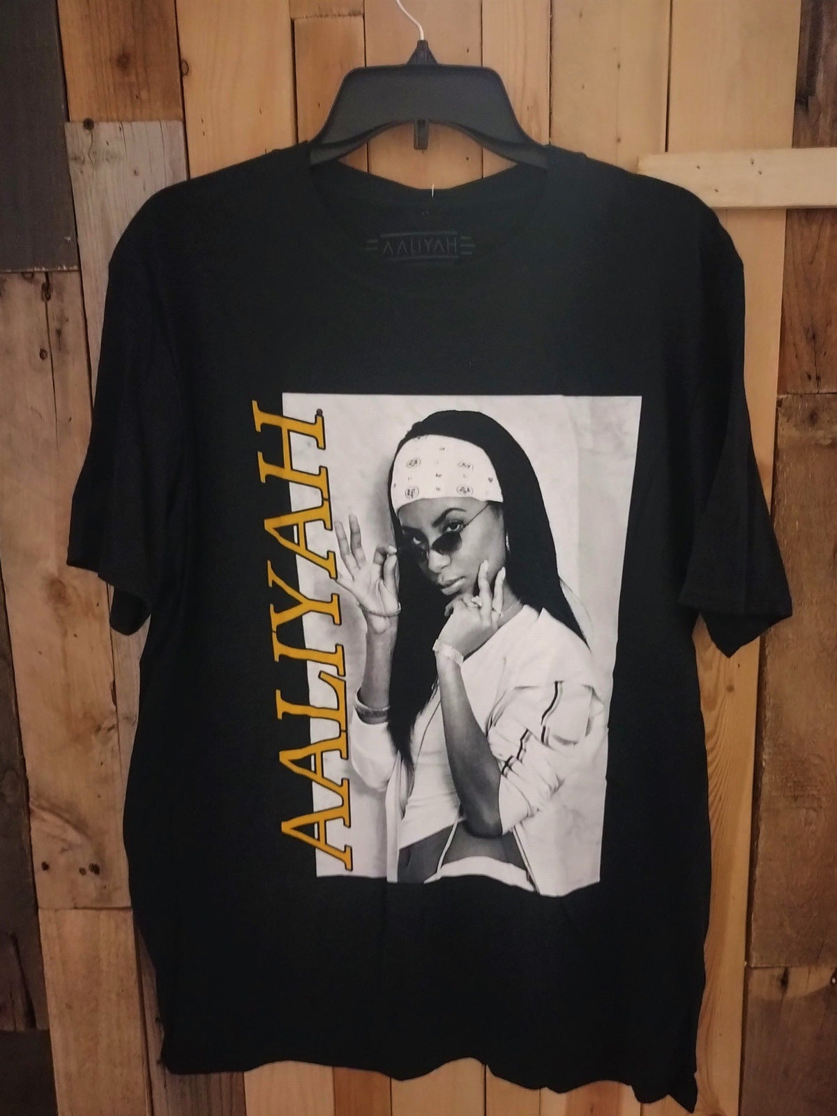 Aaliyah Official Merchandise T Shirt Size Large 263652WH
