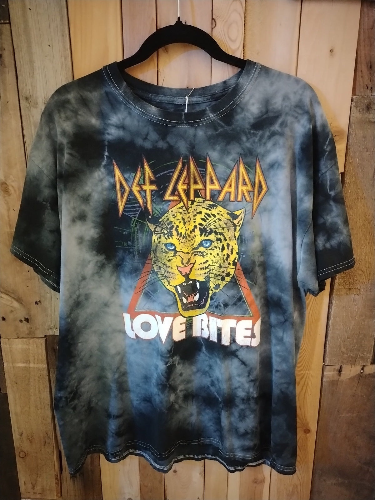 Def Leppard Men's T shirt size Large