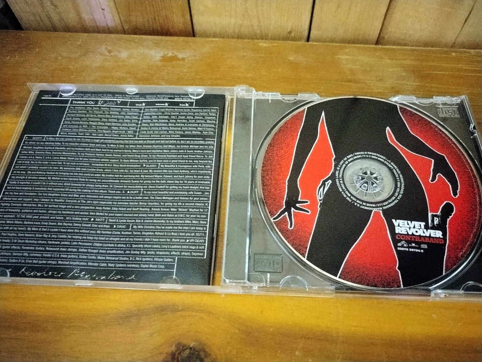 Velvet Revolver Contraband CD in Very Good Shape