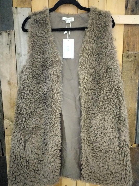 Women's Faux Fur Vest Size L/XL New with Tags