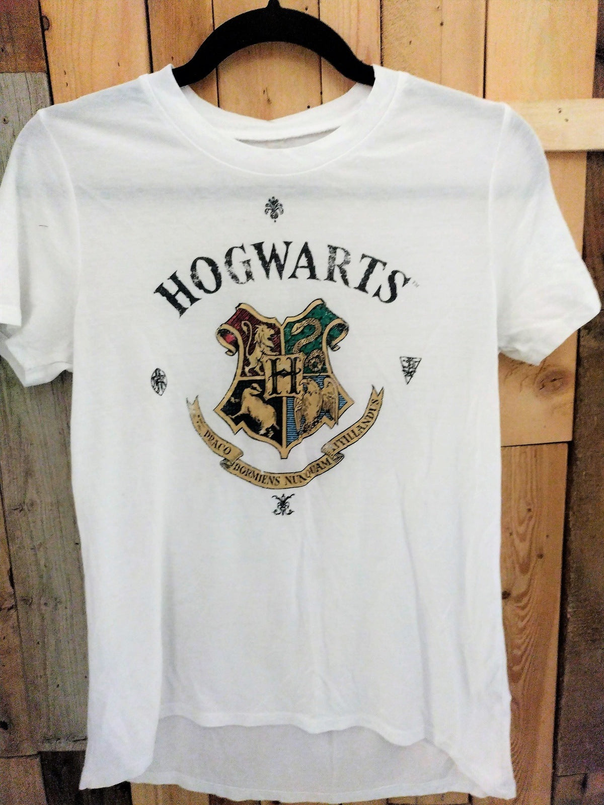 Hogwarts Junior Size Medium T Shirt 636285