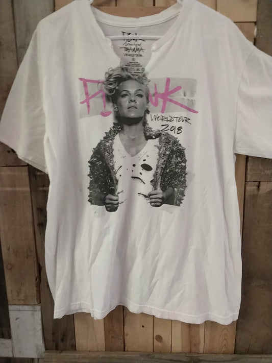 World Tour 2012 Beautiful Trauma World Tour T-Shirt Size XL