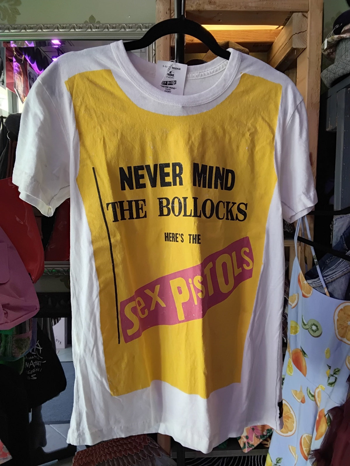 *RARE* The Sex Pistols "Never Mind The Bollocks" Trunk Ltd Limited 1-15-12 Release Band T-Shirt White M With Tags