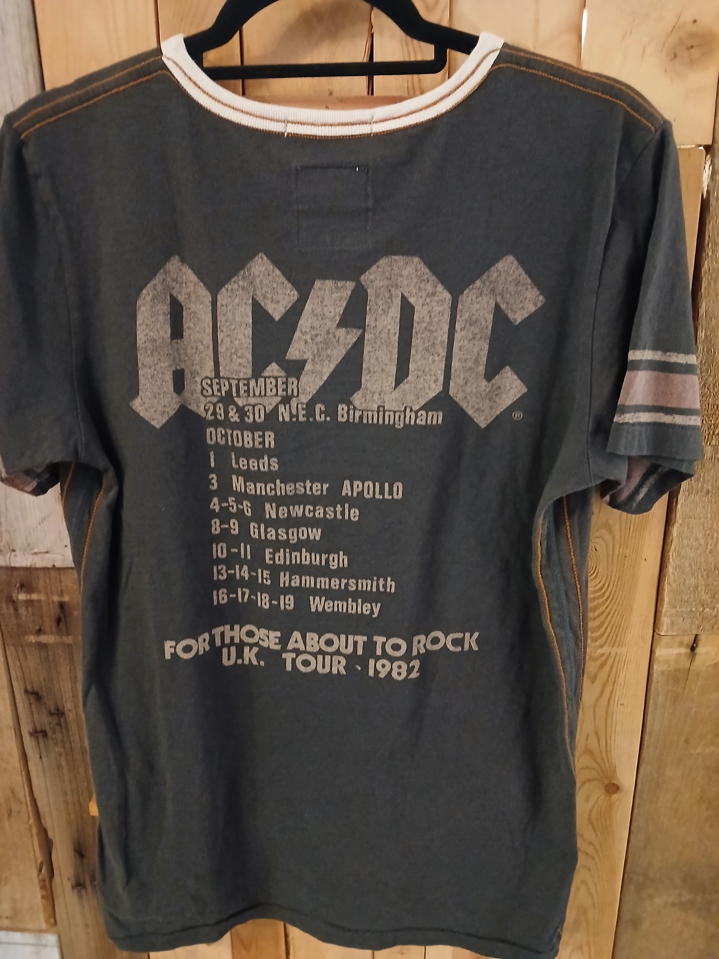 Trunk Limited ACDC For Those About to Rock 1 of 200 Worldwide T-Shirt Size Medium