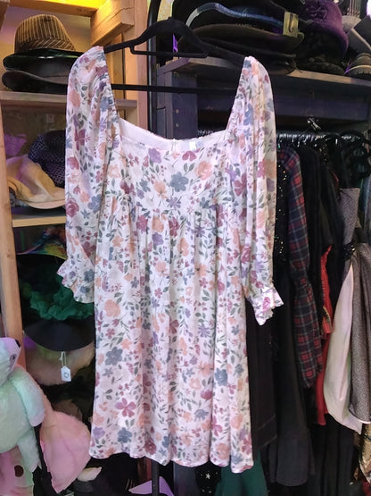Daisy dress size small square neck and floral boutique