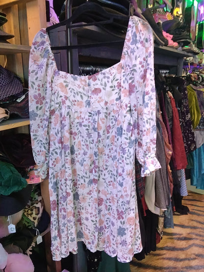 Daisy dress size small square neck and floral boutique