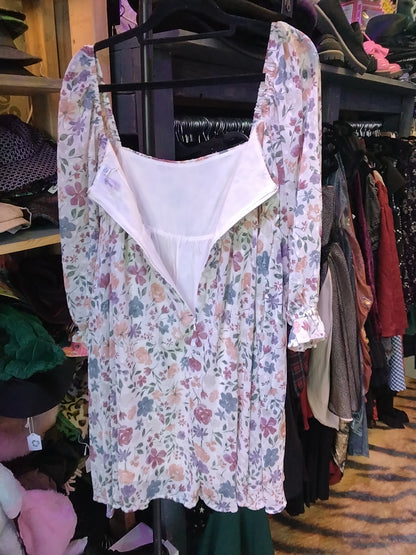 Daisy dress size small square neck and floral boutique