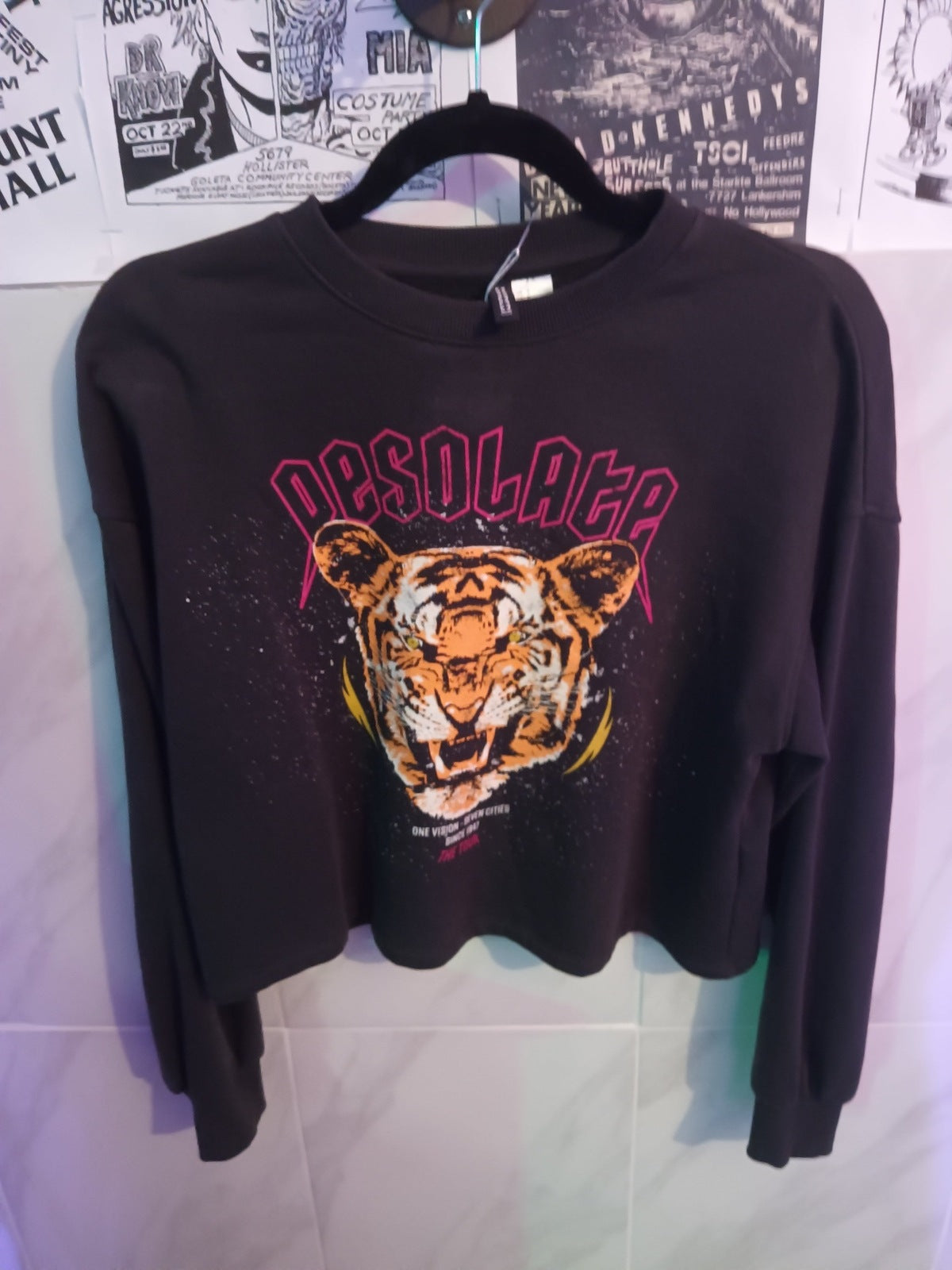 Divided small Desolate Cropped Sweatshirt