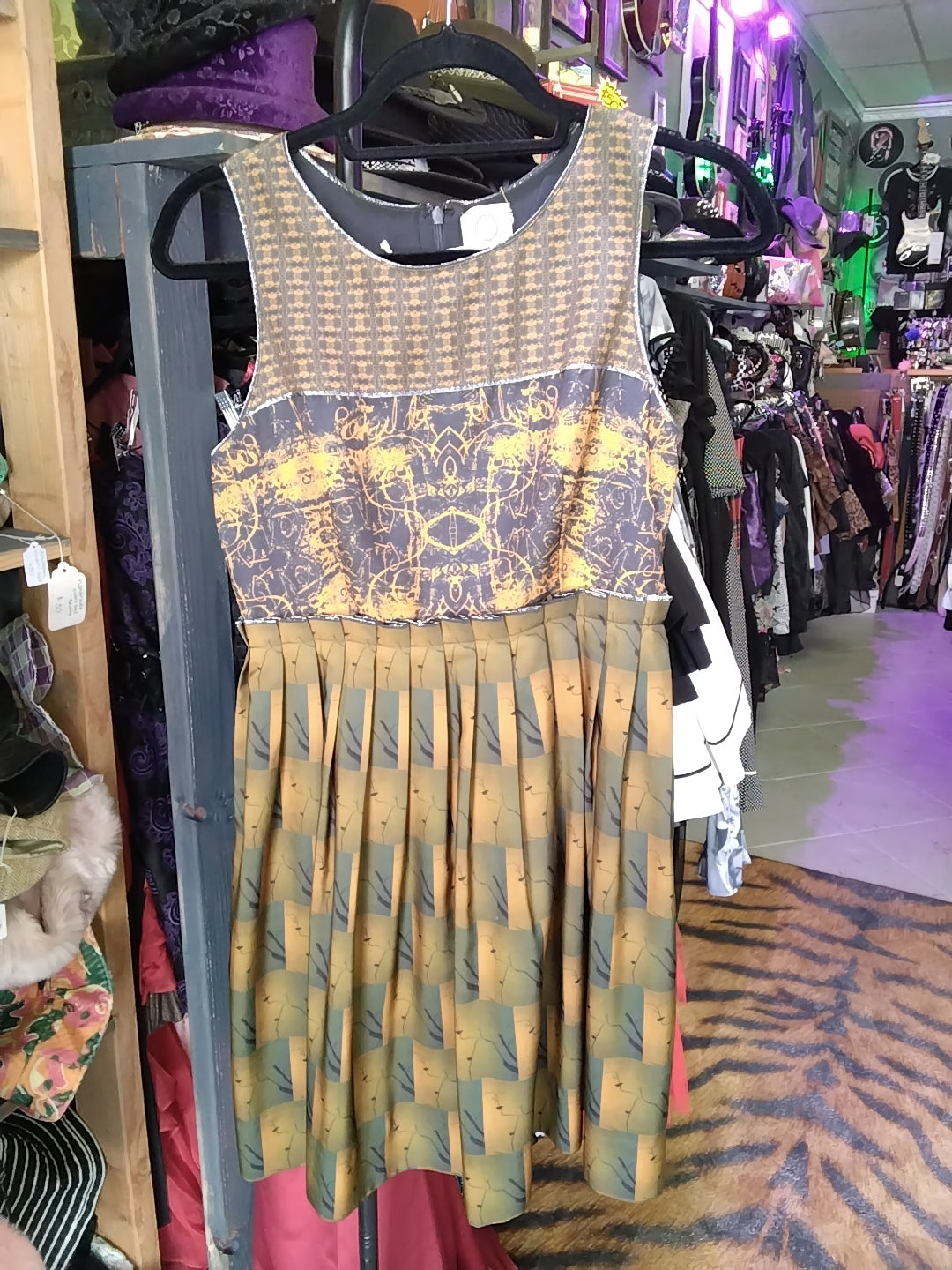 RARE Launch By Susan Young SZ4 Pleated Dress Size 4