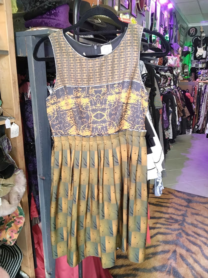 RARE Launch By Susan Young SZ4 Pleated Dress Size 4