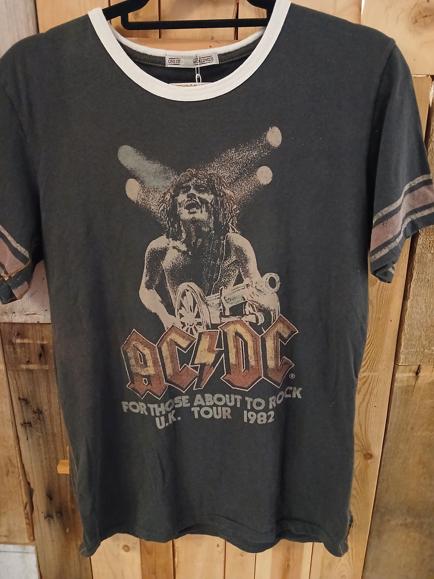 Trunk Limited ACDC For Those About to Rock 1 of 200 Worldwide T-Shirt Size Medium