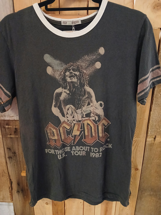 Trunk Limited ACDC For Those About to Rock 1 of 200 Worldwide T-Shirt Size Medium